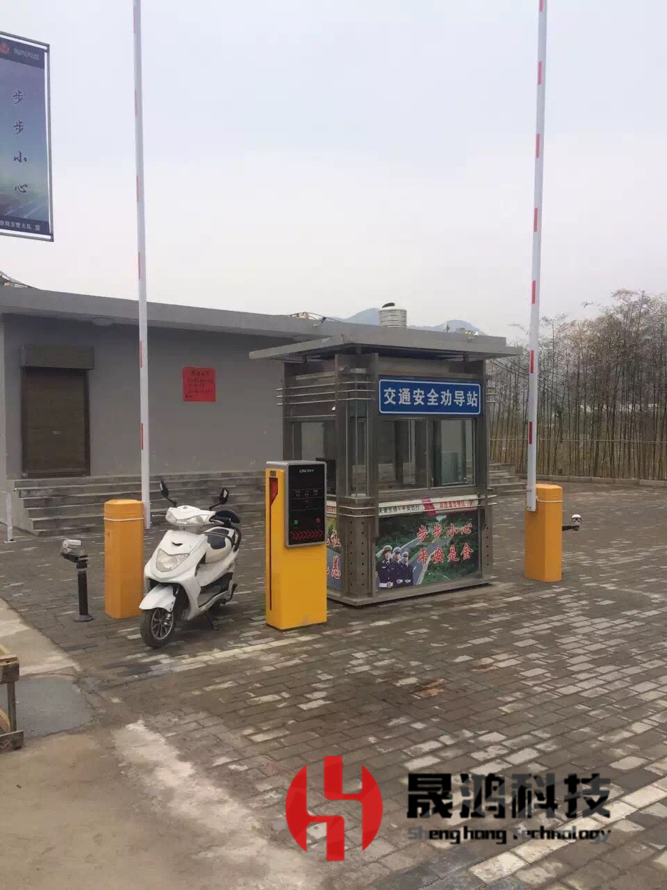 车牌识别停车场系统定制案例_丹凤桃花谷一进一出停车场系统_车牌识别停车场系统厂家